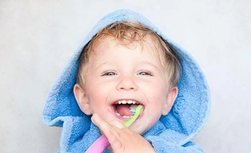 карієс молочних зубів у дітей раннього віку