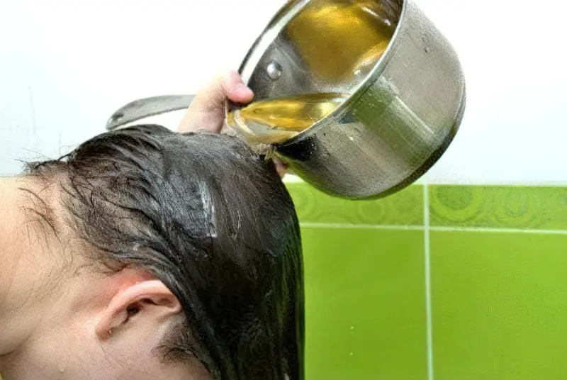 Використання відварів трав для відновлення волосся