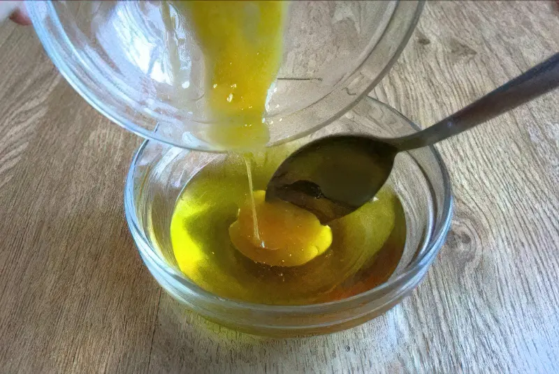 Масляний склад з яйцем і медом